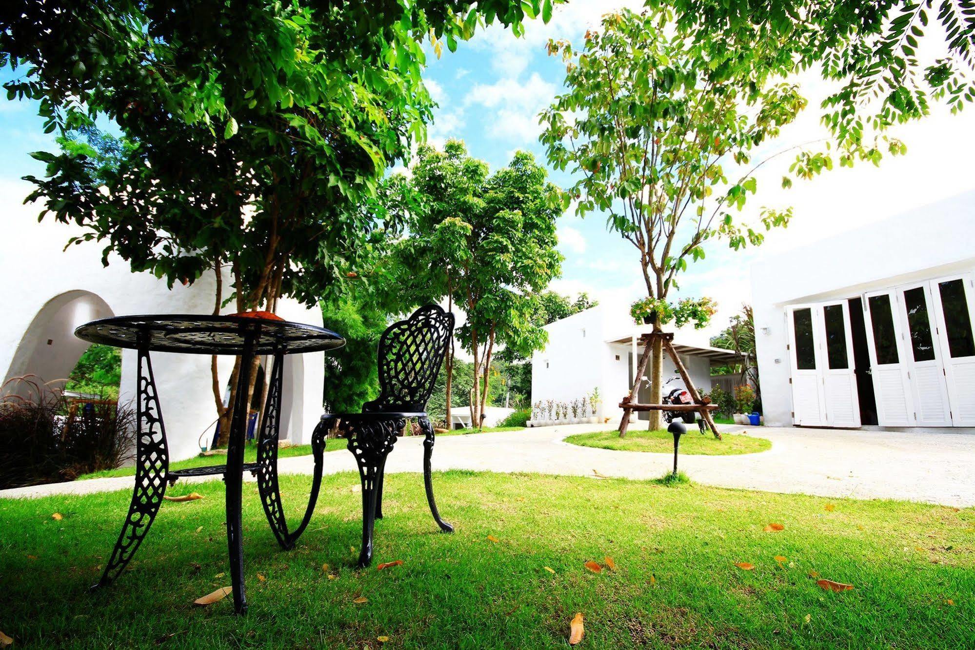 Aristo Chic Resort & Farm Suan Phueng Exterior photo